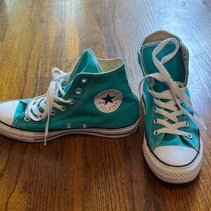 *never worn* All-Star Converse Women’s 8 Turquoise High-Top Sneakers